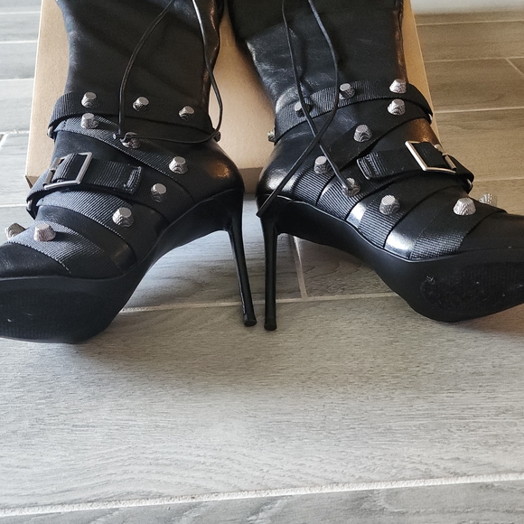 Steve Madden Black Fink Studded Heeled Boots - Picture 5 of 6